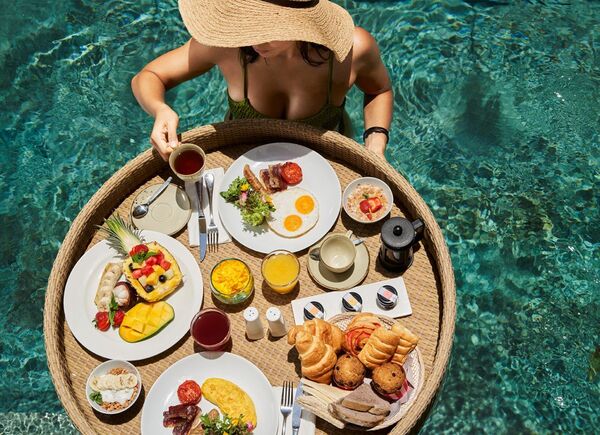 Esperienze ‘’You&Me’’ per celebrare l’amore: floating breakfast, private cinema e molto altro al Quellenhof See Lodge e Quellenhof Lazise.