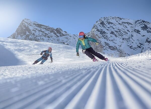Al via la stagione sciistica nell’area vacanze Valle Aurina: dal 3 dicembre, la Skiworld Ahrntal accoglie amanti di neve e sport invernali.