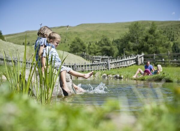 L’ospitalità formato famiglia dell’area vacanze sci & malghe Rio Pusteria, un territorio da scoprire anche in estate.