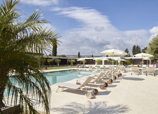 Estate nei resort bioattivi MIRA. Wellness con galleggiamento a gravità zero, Golf,  e-bike e Orto MIRA.
