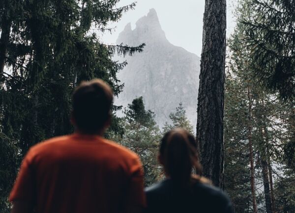 Al Sensoria Dolomites attività outdoor nella natura tra percorsi ciclabili e sentieri da percorrere a piedi.
