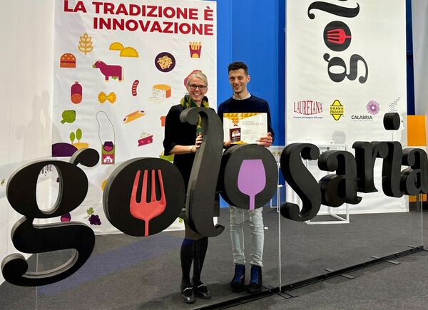 A Golosaria 2023 premiato il ristorante gourmet ADAGIO di Calamandrana con il titolo “Cucina Radiosa”, una vittoria per il nuovo fine dining del Monferrato guidato dallo chef Mario Maniscalco.