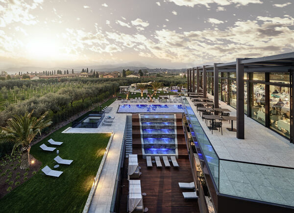 Torna la dolce vita sul Lago di Garda. Riapre oggi il Quellenhof Luxury Resort Lazise