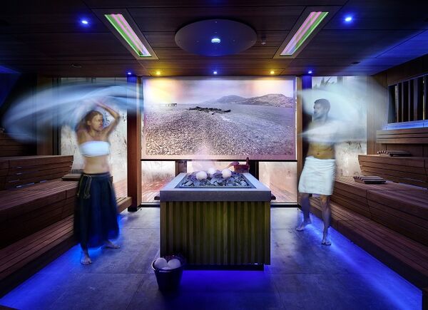 Lo spettacolo dell’Aufguss con il Maestro di Sauna Giuliano Grigolo e il suo braccio destro Manuela Schwaiger al Quellenhof Luxury Resort Lazise