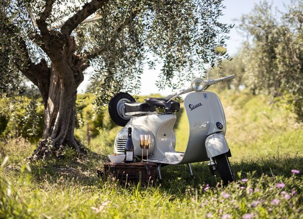 Quellenhof Luxury Resort Lazise sul Lago di Garda: la dolce vita tra tour in Vespa o in barca e wellness in hotel.