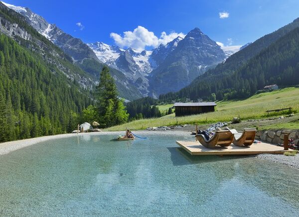 All'Hotel Bella Vista, sullo Stelvio, si riparte con “Sciare con Gustav Thöni & in Bici con Francesco Moser”.