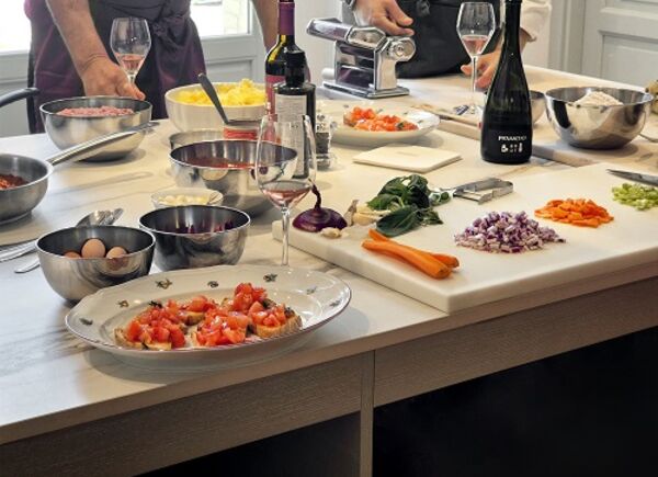 Il gusto autentico della Toscana a Hotel Le Fontanelle: cooking class e cene private tra le colline del Chianti. 