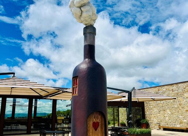Vivere Vallepicciola tra vigneti, cantina e arte: Collectors Experience, Wine Safari e la “Casa in bottiglia”.