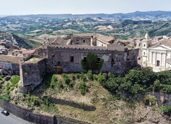Alle radici della storia del vino: a Cirò, Merano WineFestival Calabria celebra la rinascita della Calabria enologica.