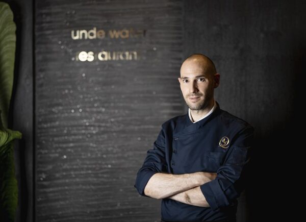Il menù di pesce di Chef Michael Laimer protagonista dell’esperienza gastronomica invernale all’underwater restaurant del Quellenhof See Lodge