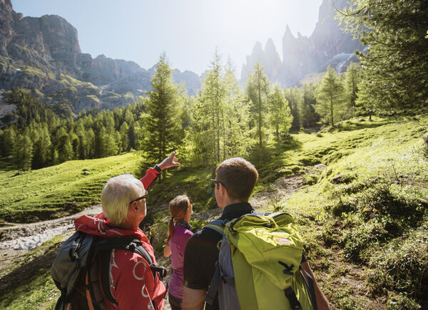 Estate in movimento alle pendici del Catinaccio: escursioni, arrampicate e bike tour per una vacanza attiva al Cyprianerhof Dolomit Resort