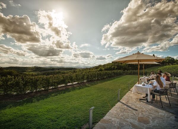 Cigar & Wine va in scena il 21 luglio tra i vigneti di Vallepicciola in Chianti Classico.