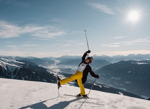 Al via il 7 dicembre la stagione invernale dell'area vacanze sci & malghe Rio Pusteria con la Cavaliera Valeria Dallapè