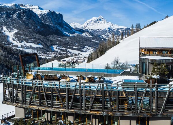 Inverno al maschile in Alta Badia: sci, wellness e grandi vini al Dolomiti Spa Hotel Fanes.