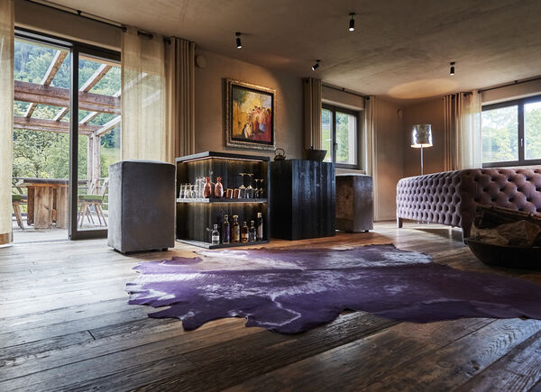 Arte contemporanea e design incontrano la storia secolare delle antiche mura e della bellezza delle Dolomiti al Romantik Hotel Turm, in Alto Adige. 