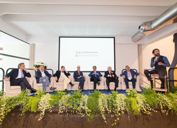 Mondodelvino inaugura Wine Experience a Priocca con un parterre di esperti dell'universo del vino.
