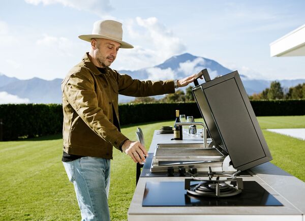 Estate, tempo di outdoor: l’eccellenza del design italiano firmata Fògher ridefinisce il vivere all’aperto.