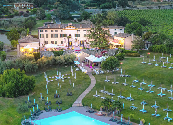 Scoprire la Valpolicella e il Lago di Garda non solo in vacanza. A Villa Cariola anche i grandi eventi diventano l'occasione per vivere il territorio.
