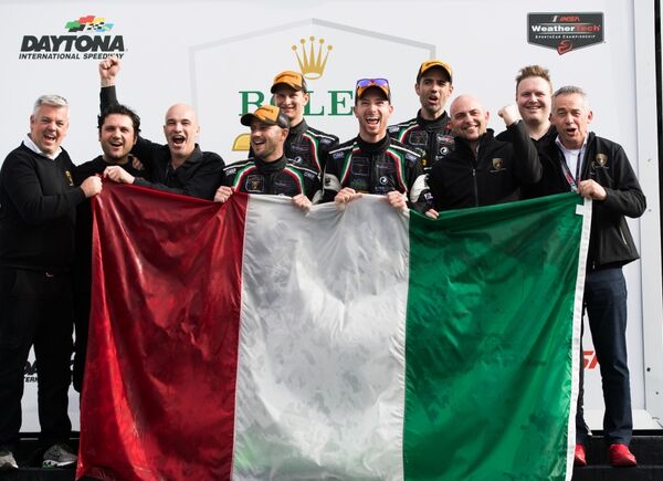 Storica vittoria alla 24 ore di Daytona per Orange1 Team GRT