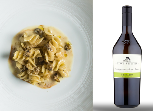 Abbinamento d’autunno: Pinot Bianco Sanct Valentin e "Fusilli, porri e mandorle" di Anthony Genovese, ristorante stellato Il Pagliaccio.