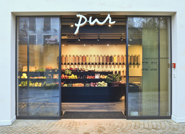 Il design sostenibile dei mercati dei sapori di Pur Südtirol, premiato German Design Award 2021