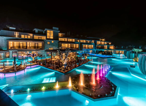 Il progetto architettonico "tropicale" del Quellenhof See Lodge, il Luxury Spa Hideaway 5 stelle in Alto Adige.