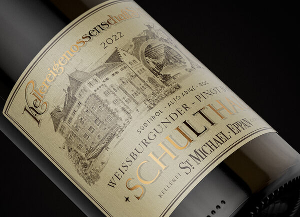 Il Pinot Bianco Schulthauser compie 40 anni. La Cantina San Michele Appiano celebra il vino altoatesino diventato un vero brand.