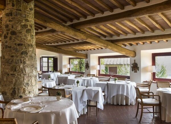 L’eccellenza gastronomica nel cuore della Toscana: un viaggio sensoriale nei tre ristoranti di Fontanelle Estate.