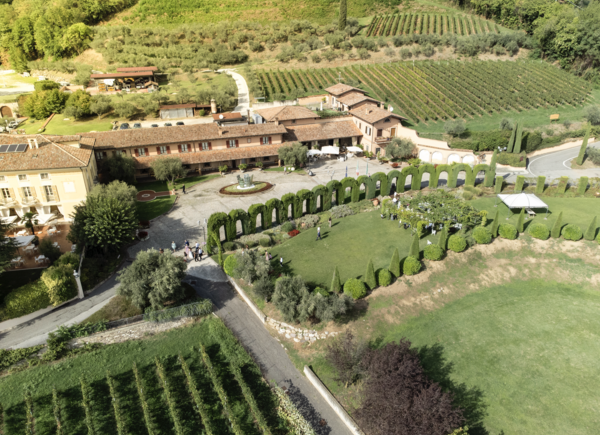 La Montina, la grande bellezza in Franciacorta. Luogo storico dove il vino è accoglienza, arte e cultura.