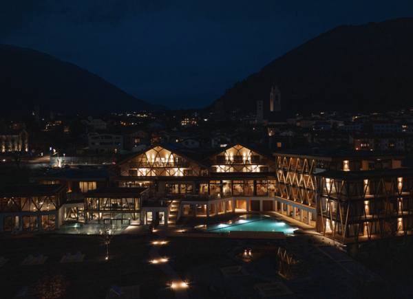 Serate barbecue, musica dal vivo e show cooking: le proposte estive dell’hotel Garberhof.