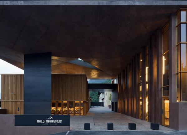 Continuità visiva e trasparenza: la cantina Nals Margreid come racconto del territorio.