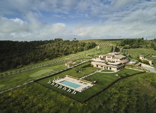 L’estate all’hotel The Club House 5*L nel Chianti Classico, tra esperienze esclusive, benessere e alta cucina.