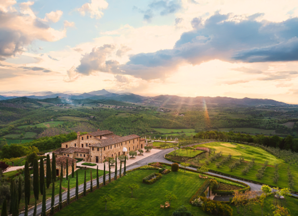 Autunno nel Chianti Classico: il lusso discreto di The Club House 5*L tra colline e tradizione toscana.