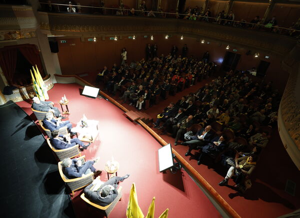 A Merano WineFestival nasce la sinergia tra istituzioni, produttori e agronomi al Summit “Respiro e Grido della Terra”