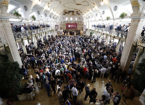 6.500 presenze al 32° Merano WineFestival: confronto tra produttori, pubblico, mondo agro-scientifico, istituzioni e sempre più operatori.