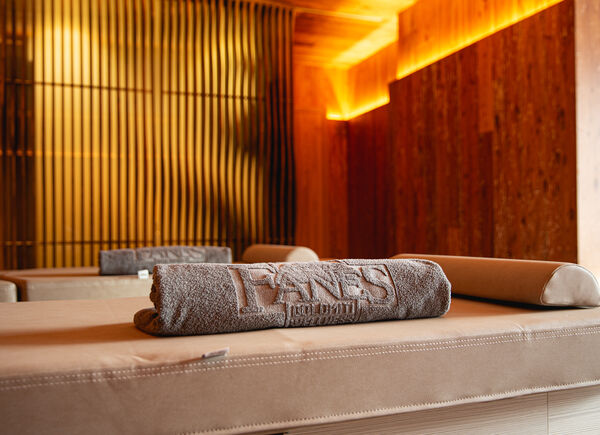 Vacanze per ragazzi al Dolomiti Wellness Hotel Fanes: beauty, wellness e attività fisica con vista panoramica sulle Dolomiti