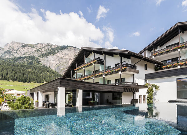 Esplorazioni e avventure nella natura con il Familix Nature Programme. L’estate ai Familienhotels Südtirol con le proposte degli hotel Huber e Biancaneve per diventare dei piccoli Indiana Jones.