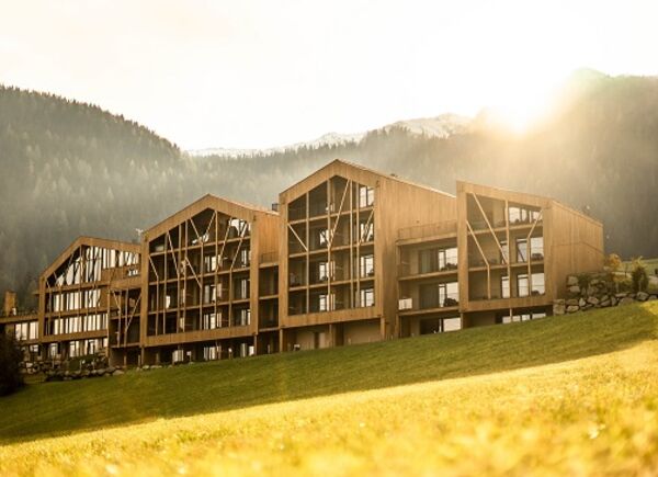 A Racines, in Sud Tirolo, l'hotel Gassenhof conquista il 1° livello del prestigioso Marchio Sostenibilità Alto Adige.