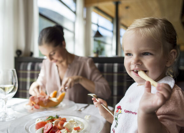 La cucina dei Familienhotels Südtirol: materie prime locali,  alta qualità e menu speciali