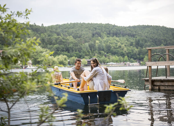 Nuotare in acque sorgive e laghi naturali con i Familienhotels Südtirol