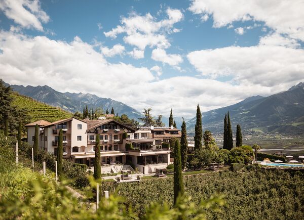 Familienhotels Südtirol: una vacanza a Merano e nei suoi dintorni quando fiorisce la primavera.
