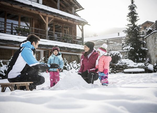 Ultima neve al sole: al Post Alpina di Versciaco vacanze formato famiglia 