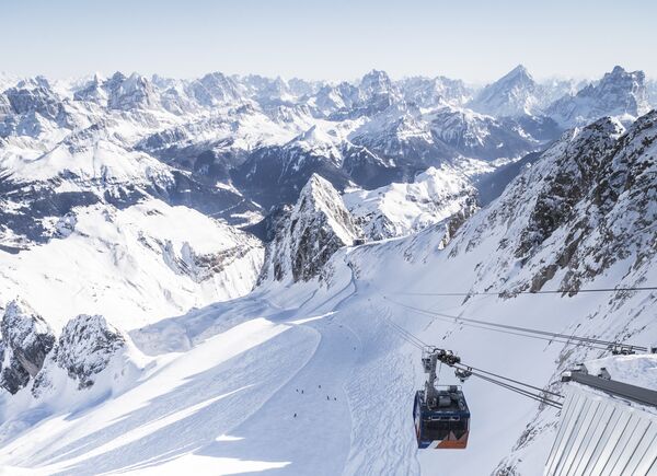 La Bellunese, dal ghiacciaio della Marmolada la pista perfetta per le sciate di fine stagione.