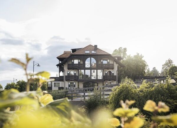 Ospitalità contemporanea tra natura e tempo libero: il nuovo hotel Bella Posta di Soprabolzano in Alto Adige.