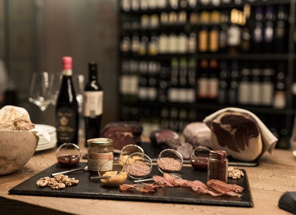 Degustazioni e masterclass di vini e specialità del Garda: l'autunno nel 5* Quellenhof Luxury Resort Lazise.