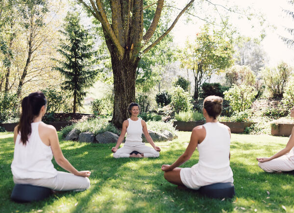 Yoga experience all’Alpenpalace. La settimana dedicata alla meditazione e al rilassamento tra le montagne della Valle Aurina.