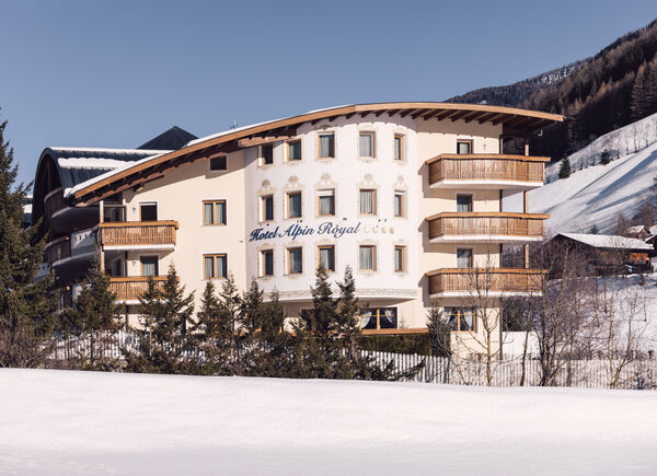 L’Avvento è magico al Rifugio Benessere & Resort Hotel Alpin Royal tra esperienze sulla neve, benessere in SPA e gusto