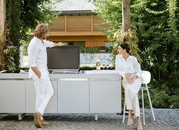 Fògher, leader dell’outdoor cooking, per la prima volta al Salone del Mobile 2024 con le esclusive linee di cucine da esterno Agher, Lares e Nojara.