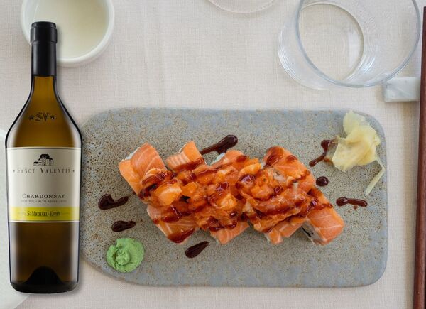Sushi e vino, lo Chardonnay Sanct Valentin 2024 e il roll Dodo di Momoyama per il trend dell’estate.