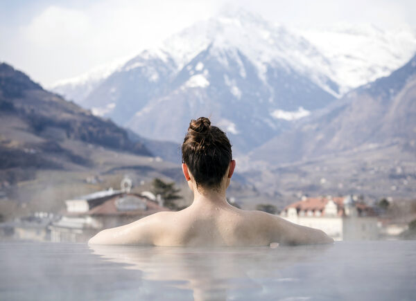 Il caldo Natale alla Sky Spa dell’Hotel Terme Merano. Passeggiate fra le casette dei Mercatini di Natale.